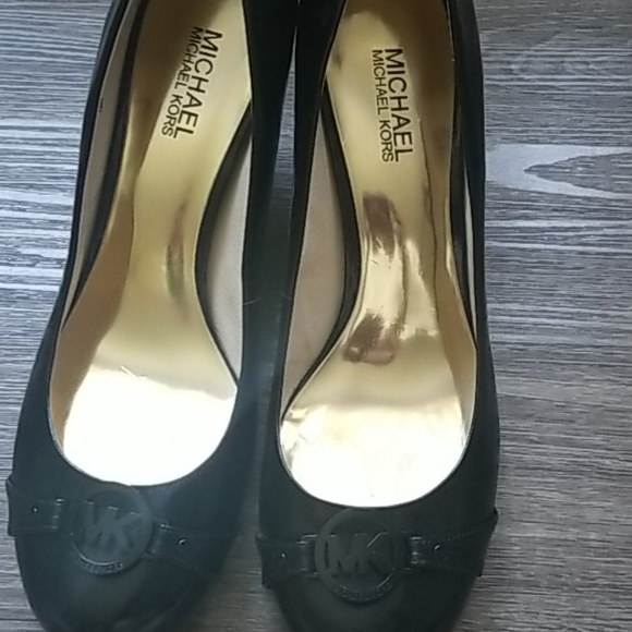 MICHAEL KORS PUMPS Size 10 - Picture 3 of 9